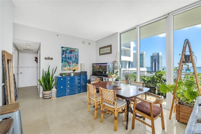 Photo - 350 NE 24th St Unidad 1201