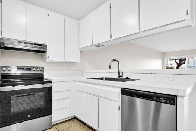 Photo - Great three bedroom townhome in UTC! Avail...