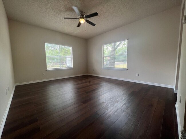 Photo - 101/103 Hughson Court Unit 103 Hughson Ct.