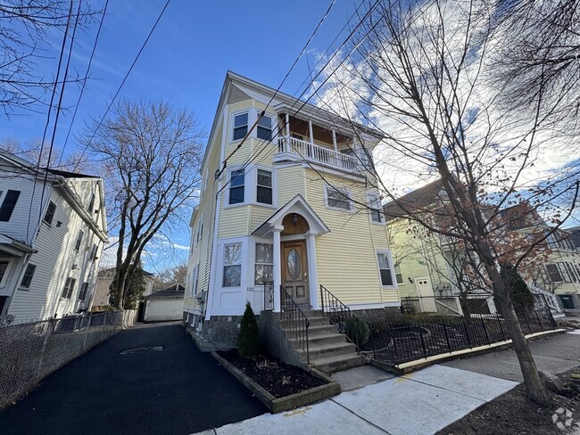 Building Photo - 122 Thorndike St Rental