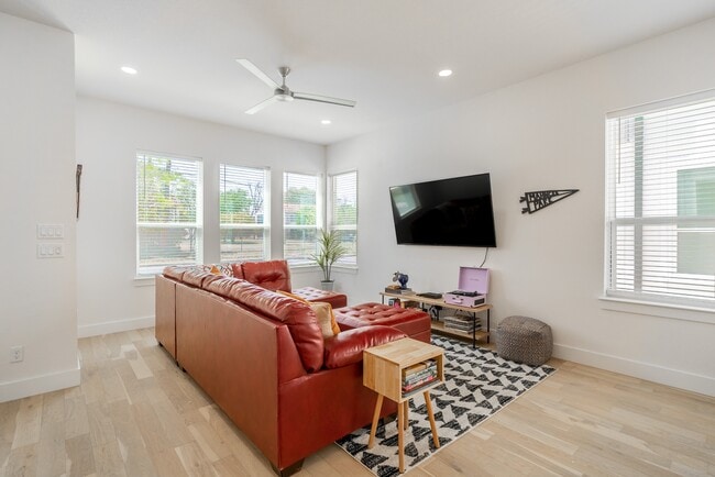 Photo - 719 Eleanor Ave