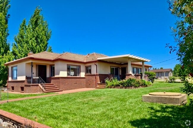 Building Photo - SOUTH AUBURN HOME WITH SUNSET VIEW