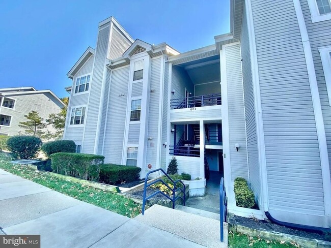 Building Photo - 604 Rolling Hill Walk Unit 104