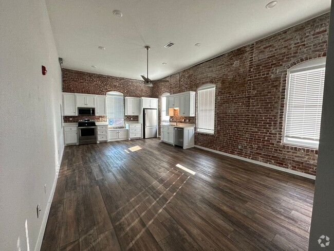 Building Photo - Loft Apartment available!