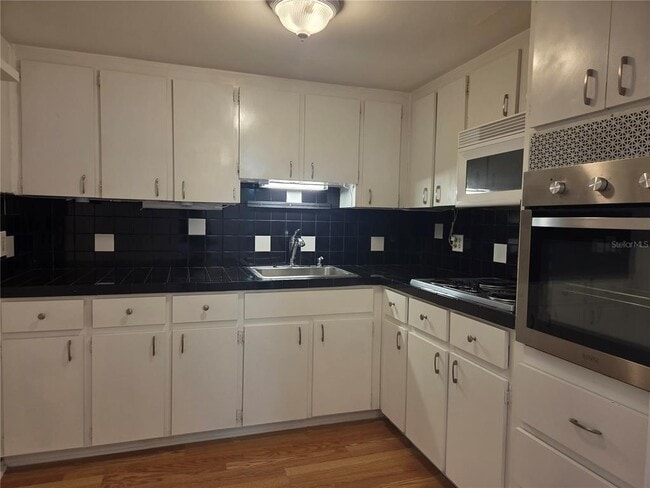 Photo - 2043 Denmark St Unit 7