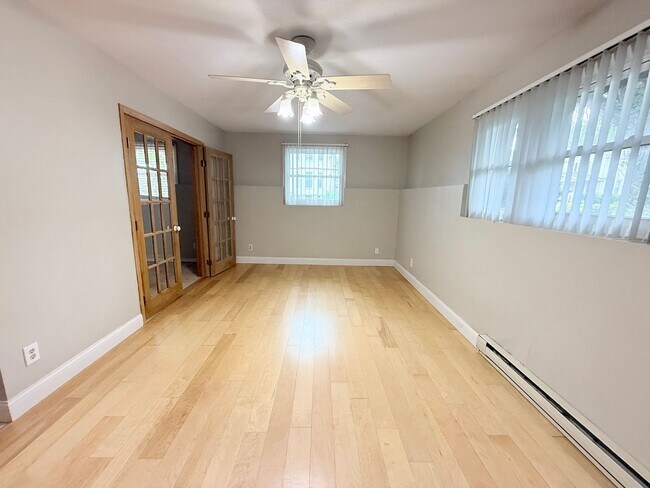 Photo - 401 E Locust St Unit B
