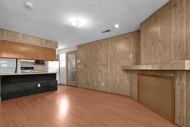 Photo - 302-318 E 17th Ave