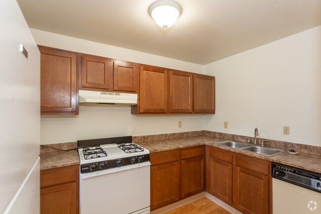 1BR 1BA - 750 SQ FT