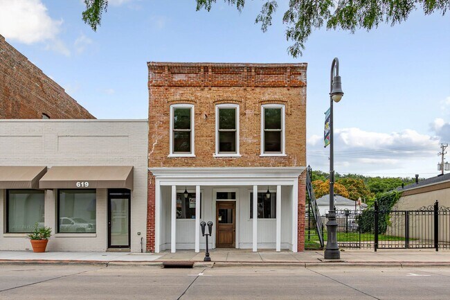 Building Photo - 621 S Main St Unit 621 S Main St- Commercial Space