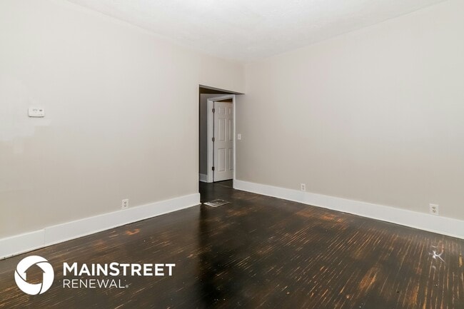 Photo - 100 N Longworth Ave