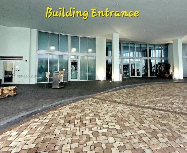 Photo - 90 SW 3rd St Unidad 2208