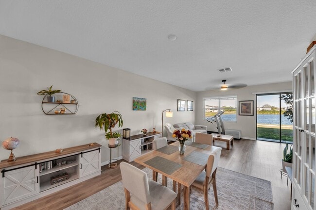 Photo - 736 Royal Empress Dr