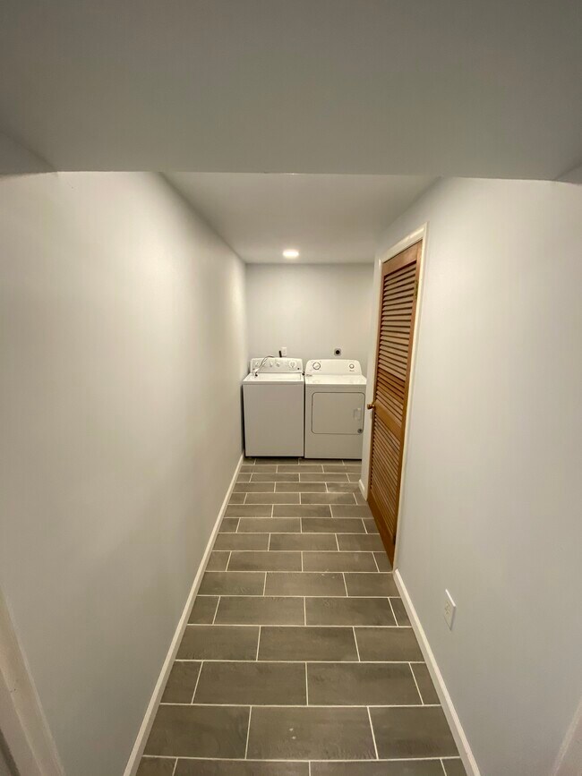 Laundry room (basement) - 9110 Drake Pl