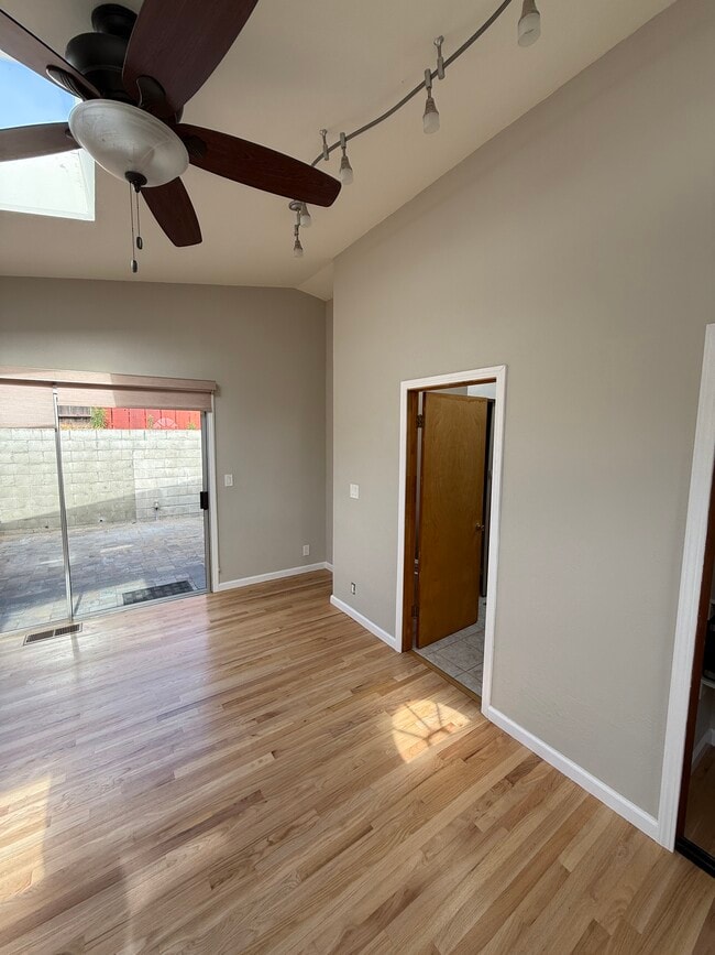 Photo - 1732 Fernando St