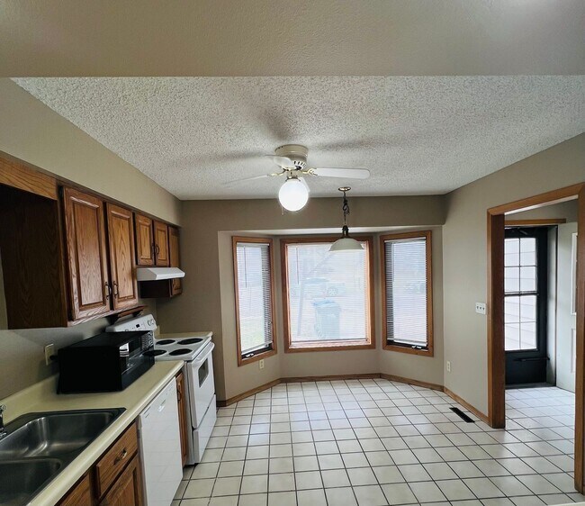 Photo - 4 Bedroom 2 Bath Duplex in Iowa City