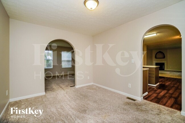 Photo - 212 Strathsprey Dr