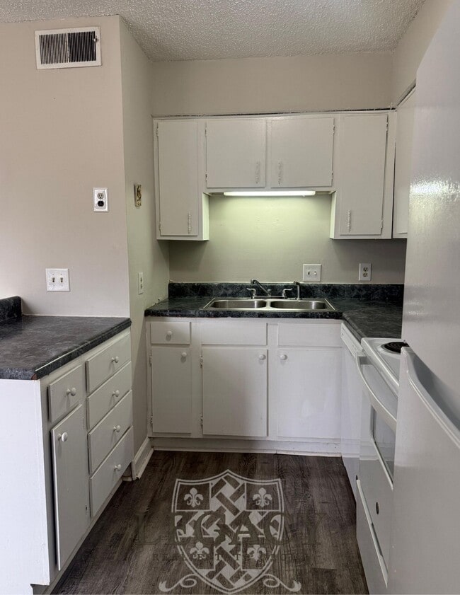 Photo - 1073 Harold Dr