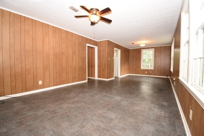 Photo - Spacious 3 Bedroom House