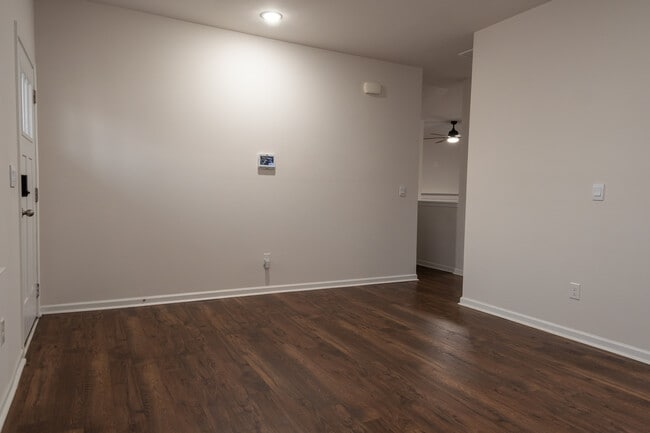 Photo - 211 Darrowby Wy