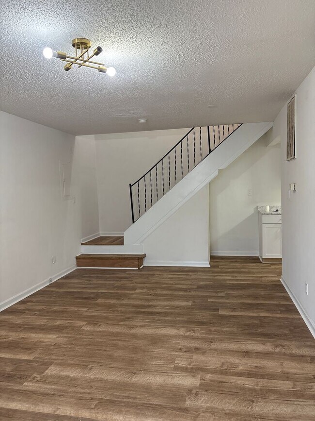 Photo - Charming Home in the Center of Tullahoma...