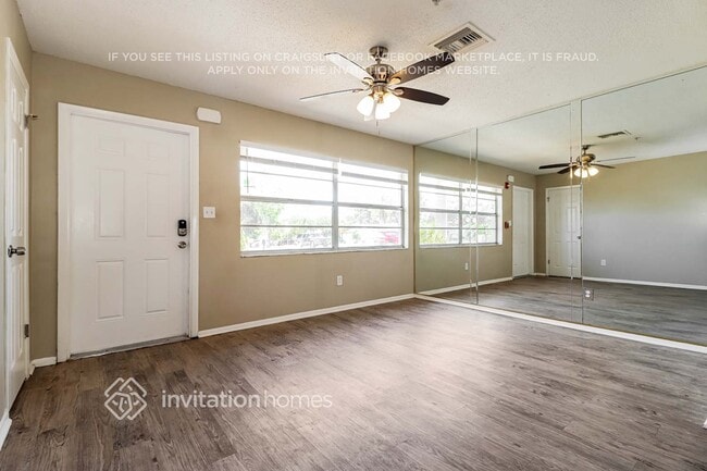 Photo - 992 Union St