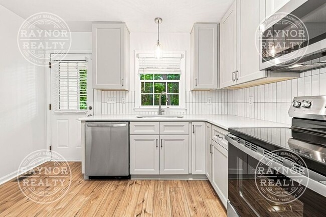 Photo - 2102 W Knox St