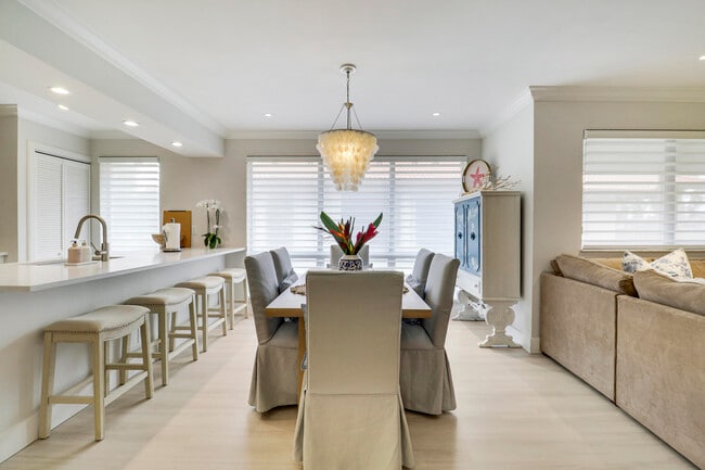 Photo - 438 Brackenwood Ln S