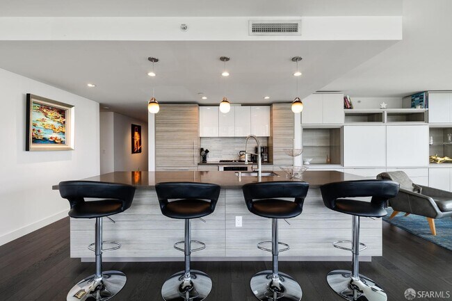 Photo - 708 Long Bridge St