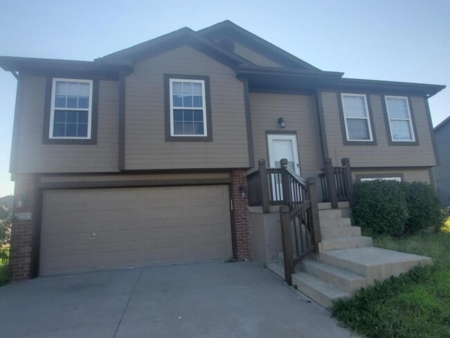 Building Photo - 716 SW Tisha Ln Rental