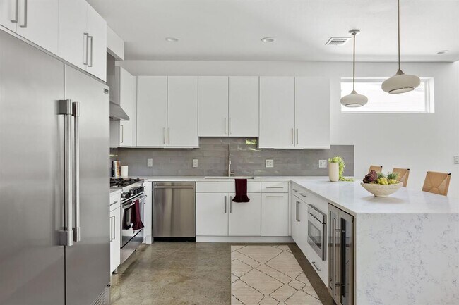 1182 Oak Grove Ave Unit A