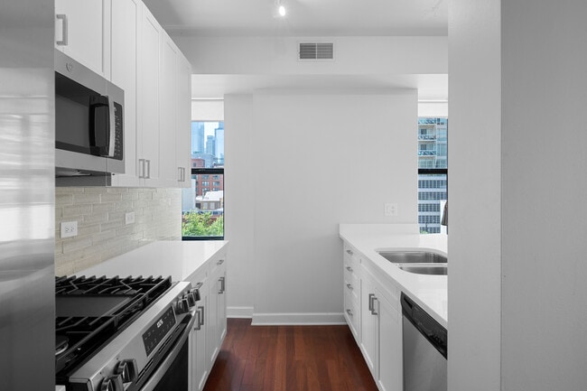 Photo - 451 W Huron St Unit 612