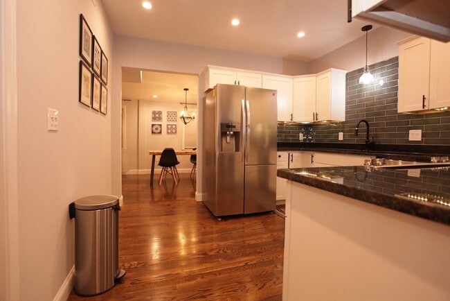 Building Photo - 291 Main St Unit 3