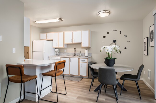 Model dining room and kitchen - Regency Apartments