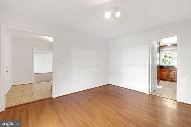 Photo - 8208 Gainsborough Ct W