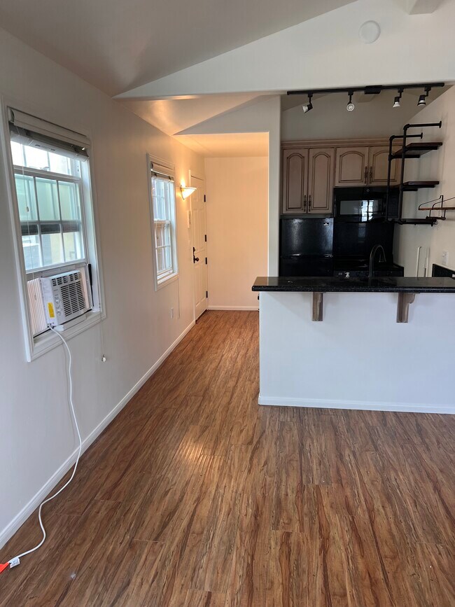 Photo - 247 Broadway St Unidad #C