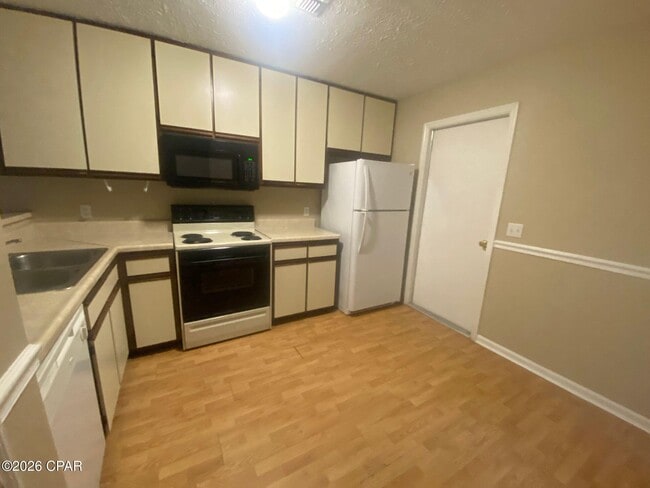 Photo - 136 Kristine Blvd