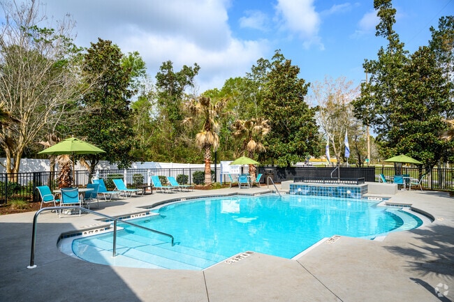 Pool Area - Water's Edge Apartment Homes