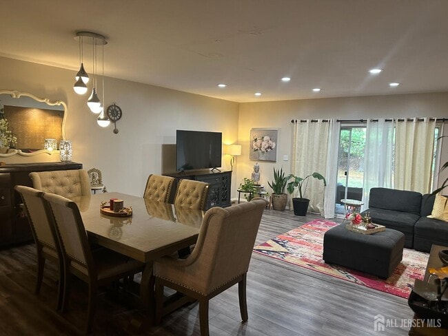 Photo - 10 Albury Way