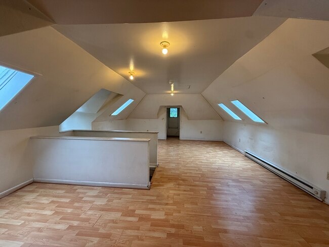 Building Photo - 703 2nd St Unit APT B