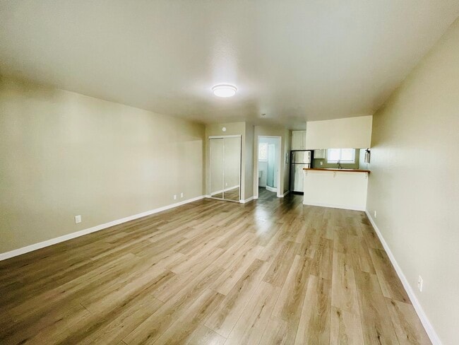 Studio 420 SQ FT - Brio Apartments