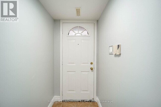 Photo - 6452 Finch Ave W