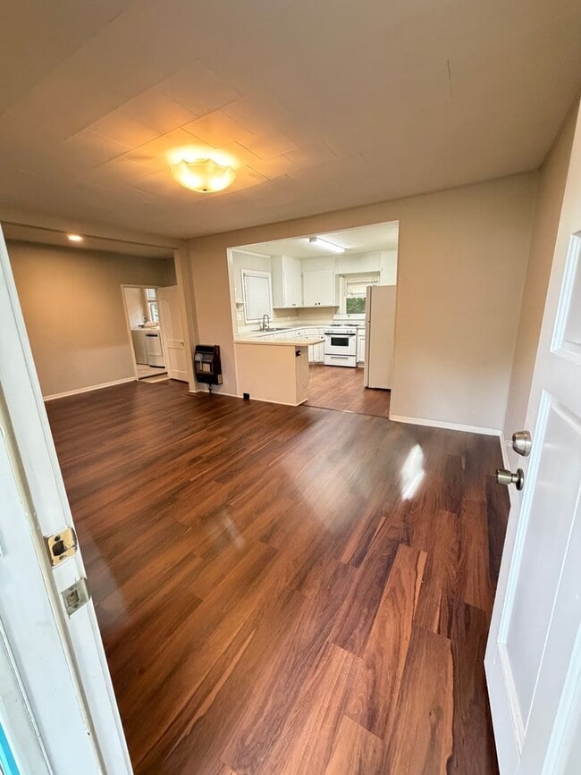Photo - 3bd/2ba House in Jackson Park w/ Large Den, Back Porch, & Fenced Back Yard
