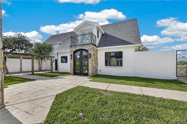 12303 Lakeview Dr