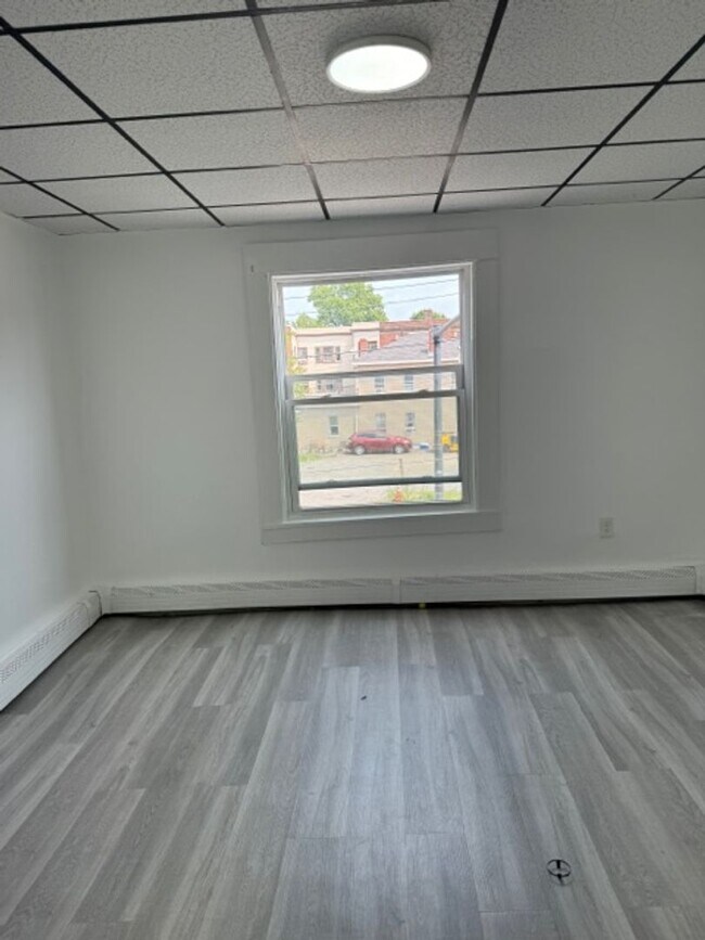 Photo - 66 Broadway Unit 2 Right
