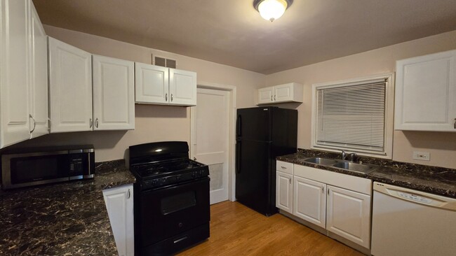 3BR/1BA Home – Garage, In-Unit Laundry, Ce... - 3BR/1BA Home – Garage, In-Unit Laundry, Ce...
