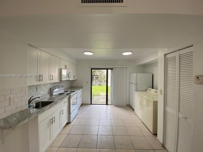 Photo - 1813 SW 107th Ave