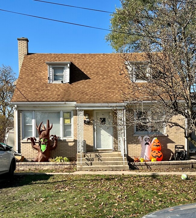 Photo - 719 S Jefferson St Unit 1st w walk out basement