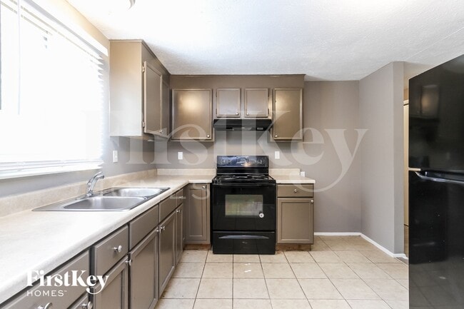 Photo - 910 Woodlark Dr