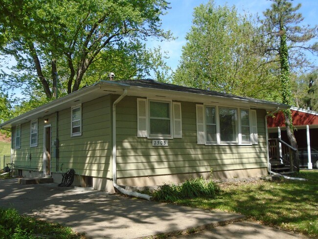 Photo - 2505 Church Cir, Manhattan KS