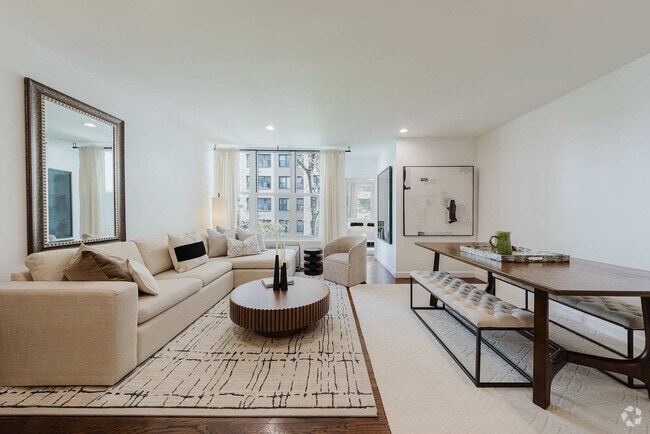 Building Photo - 323 E 51st St Rental